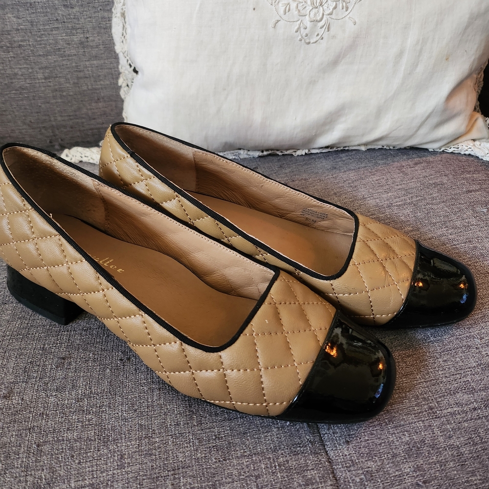 Elegant Quilted Tan and Black Women's Loafers